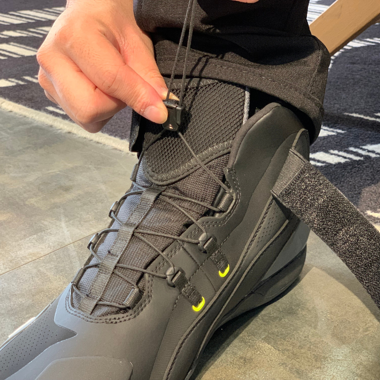 スポーツツーリングを軽快にHERIAN D-WP SHOESの防水×快適性能